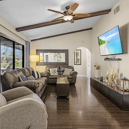 Canal-Front Oasis With Dock And Kayaks In Cape Coral! Экстерьер фото